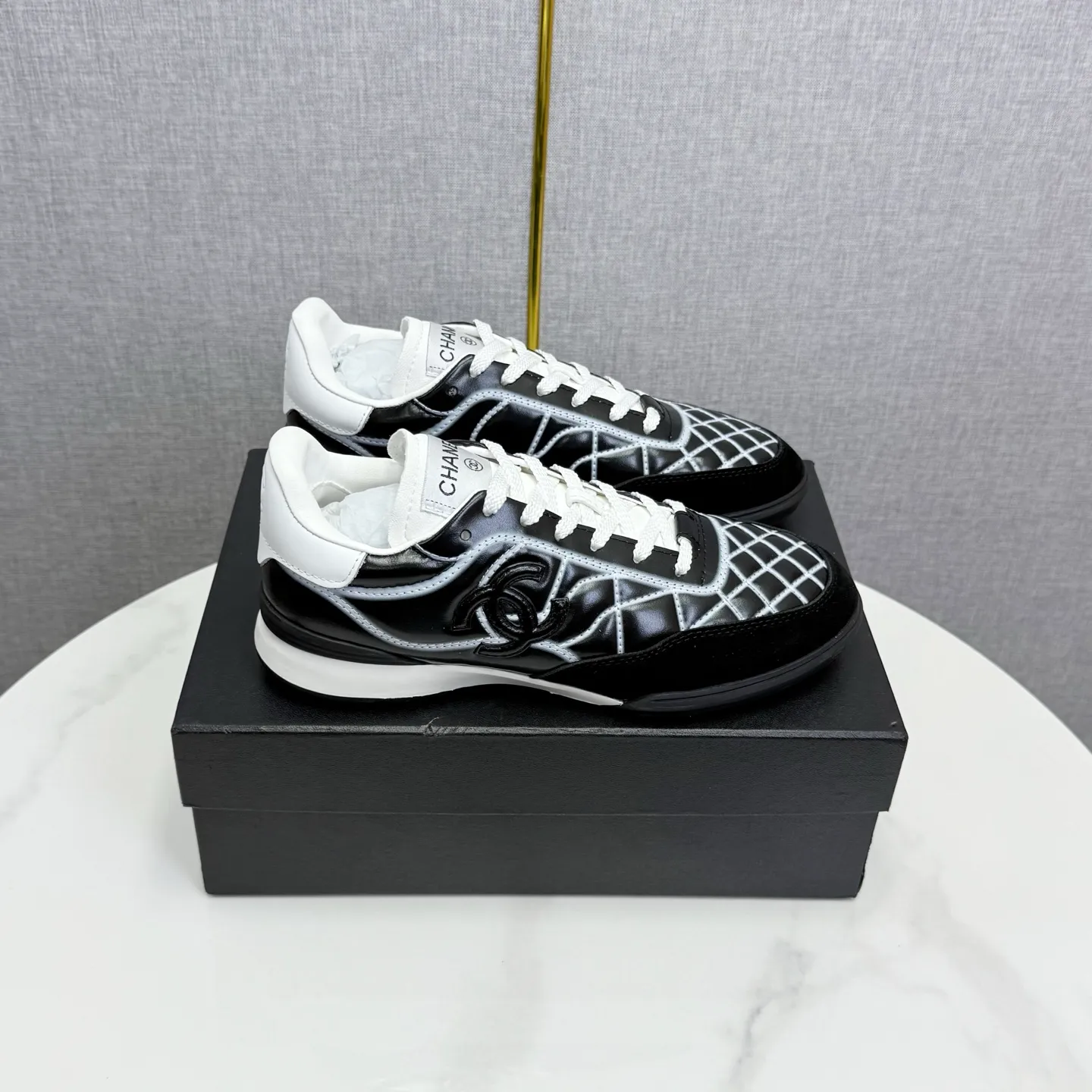 👟👟Ex-factory price 600👟👟Chanel Panda Shoes! 2025 counter's top casual sports shoes. This classic design; the upper is electro-embroidered with a variety of techniques; the outsole is fashionable and sporty; the unusual inclusion of a variety of color matching elements... The diversified mix and match is very good-looking and versatile, and can be used for leisure, fashion, sports, and outdoor... ꫛꫀꪝ Go➫ Materials: ❶Upper made of: original imported first-layer silk cowhide + original waterproof cloth + original first-layer cowhide ❷Inner lining: Original Yangli+wang ❸ Outsole based on: Original TPU combination outsole Counter boutique packaging complete set for women 35–41